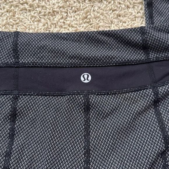 Lululemon Skinny Groove Pant Size 2 (Diamond Dot Black White) - Picture 6 of 8